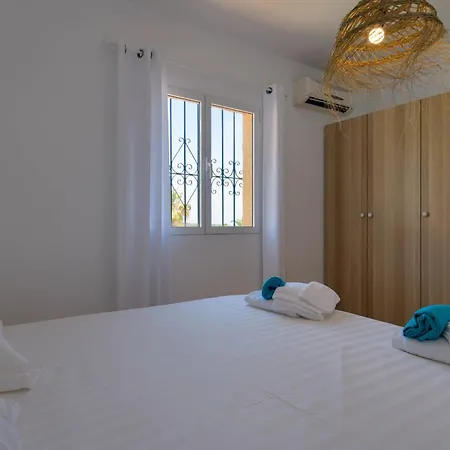 La Perla With Seaview & Large Pool